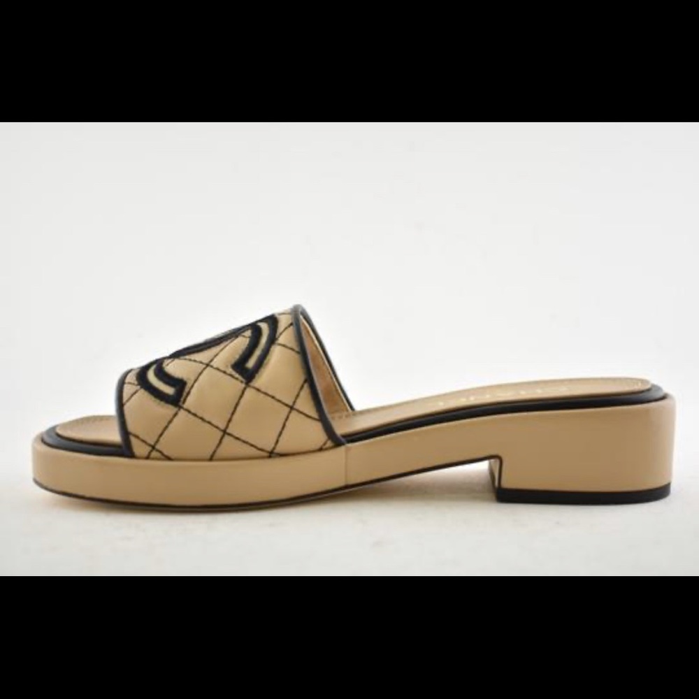 SOLD‼️Chanel CC sandal Sz 37.5 (6.5-7) - Picture 7 of 9